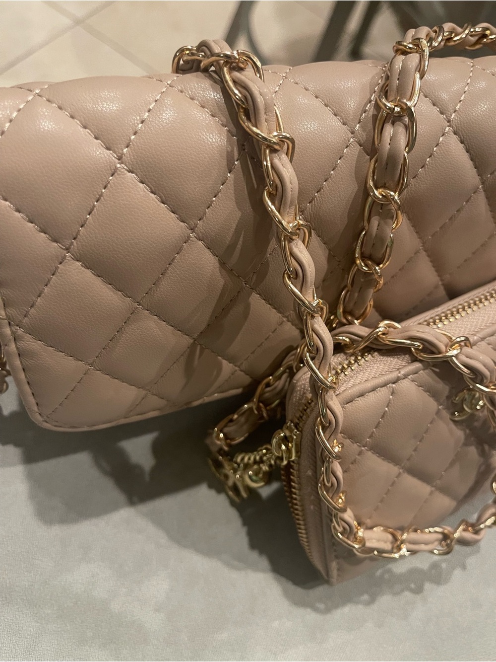 Quilted Leather Crossbody Bag in Beige with mini zippered matching coin Purse - Picture 4 of 10